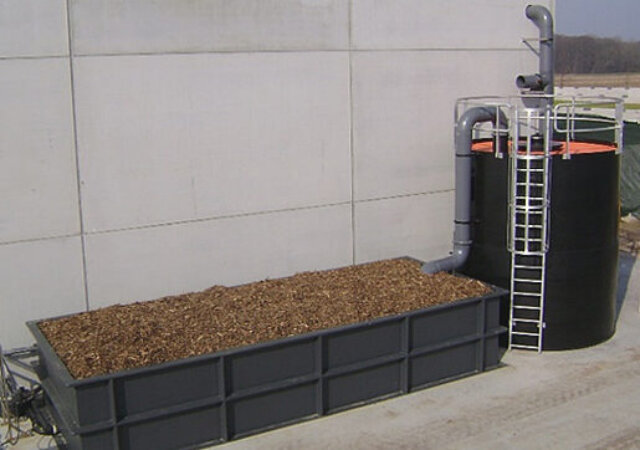 Biotrickling filter treating VOCs, sulphur compounds and aromatics using inert packing, recirculated liquid and controlled biofilm growth.