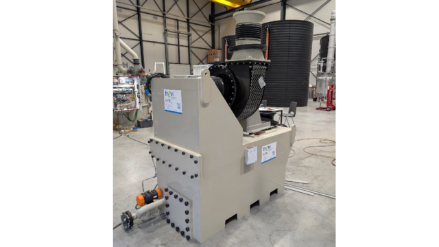 Wet dust separator for removing sticky and hygroscopic dust from gas flows