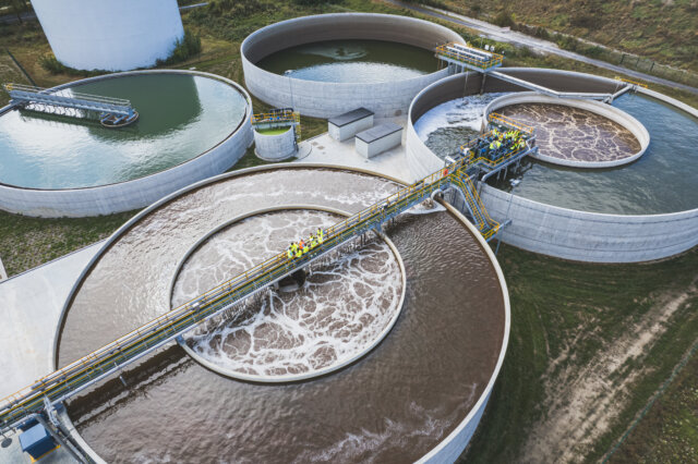Équipe Trevi et installation environnementale pour des solutions eau, air et énergie